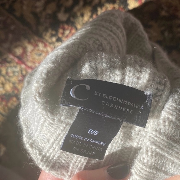 Bloomingdale's Cashmere Light Gray Ribbed Beanie - Picture 3 of 3